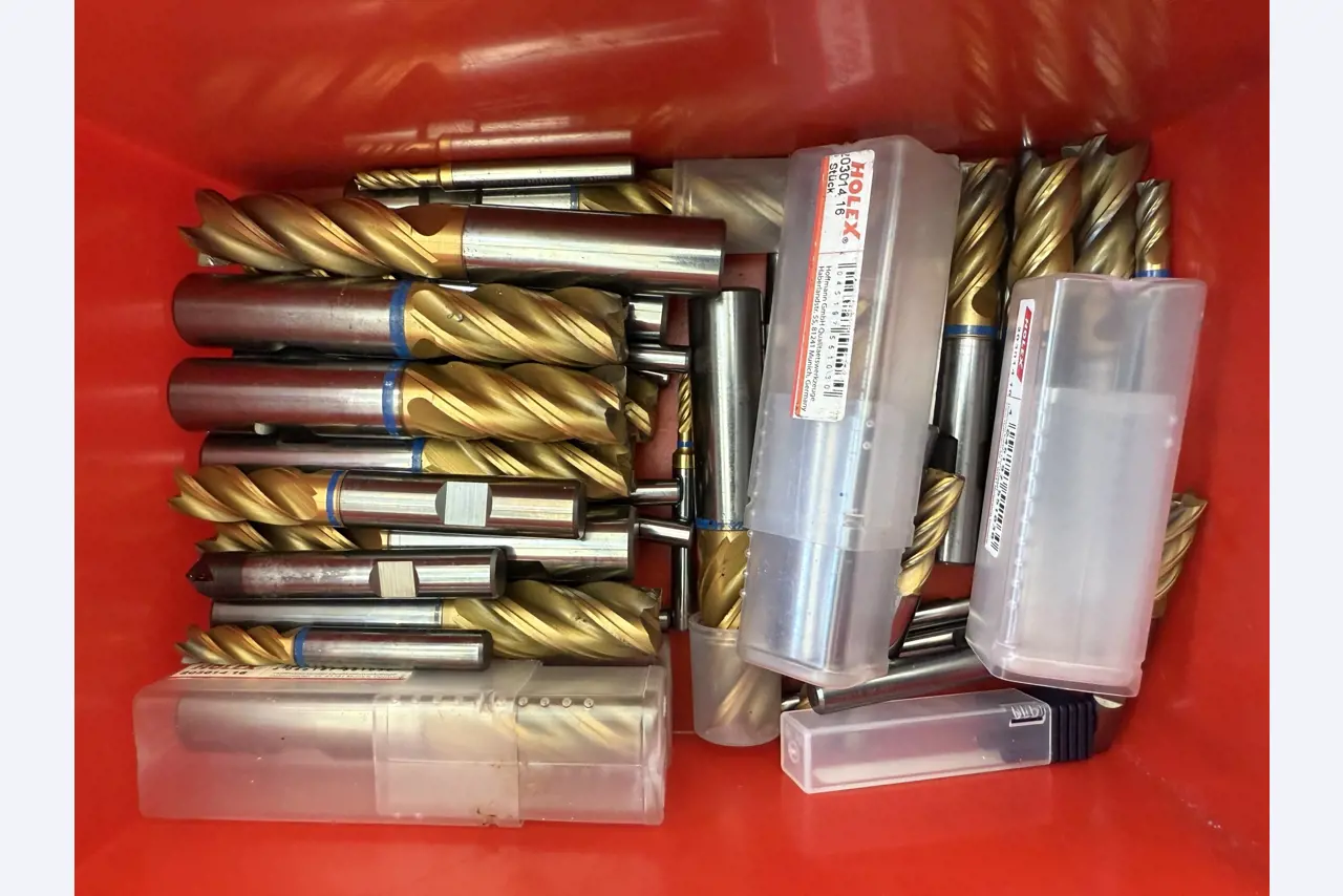 Closure of a toolmaker-2