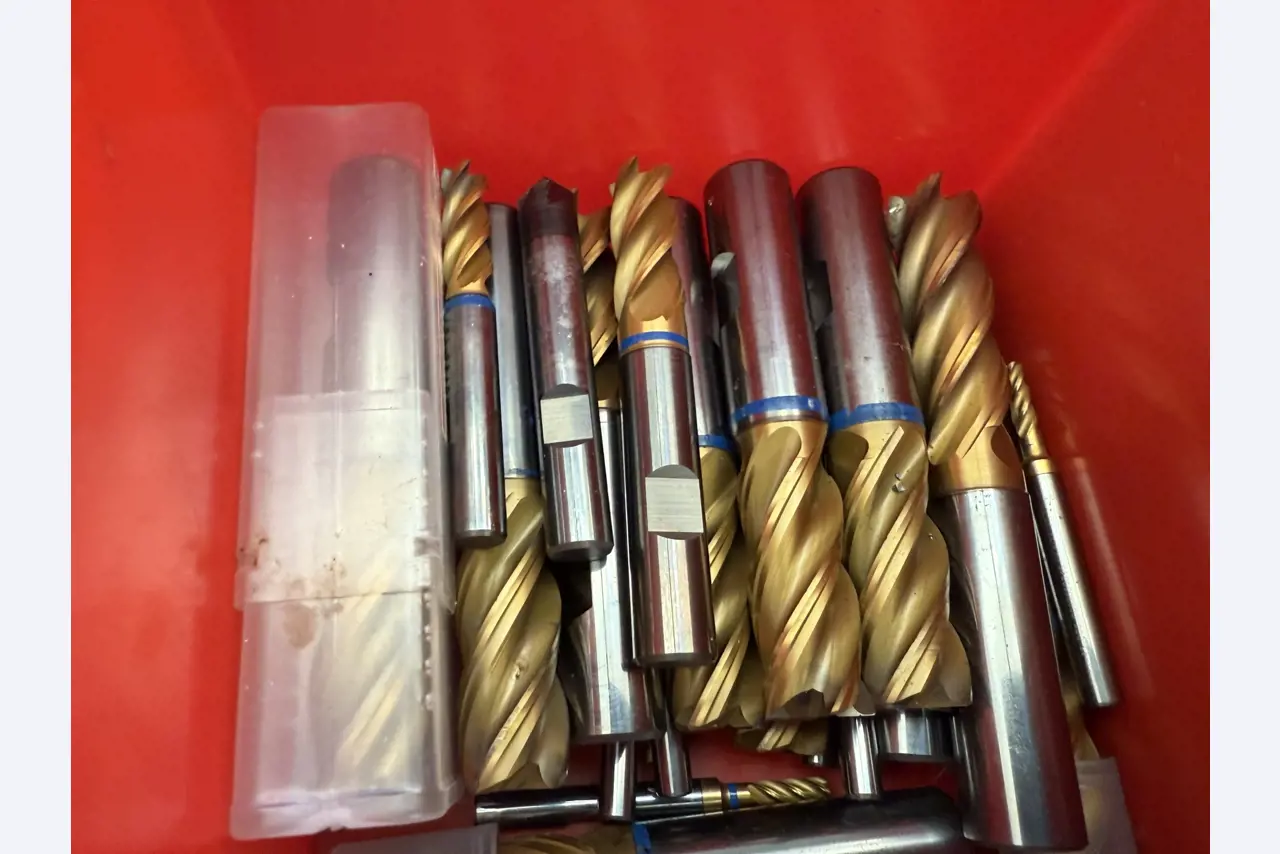 Closure of a toolmaker-3