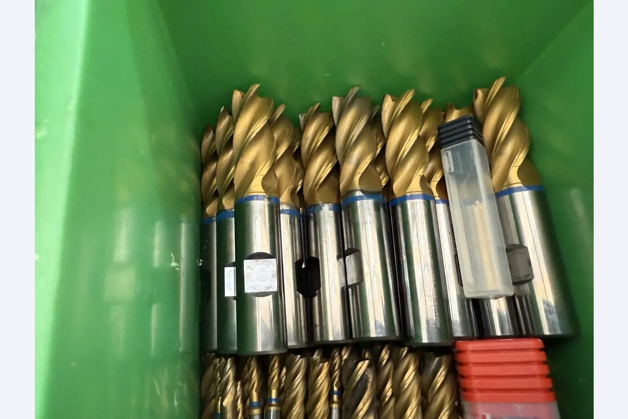 Closure of a toolmaker-9