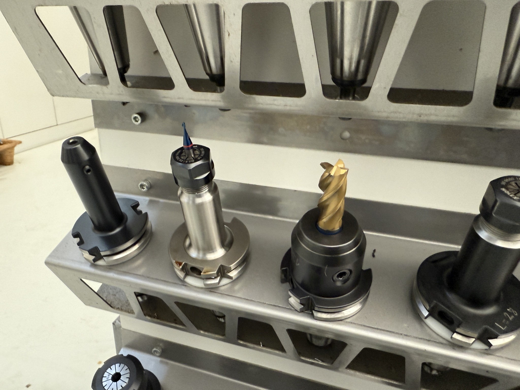 Fermeture d´un fabricant d´outils-27