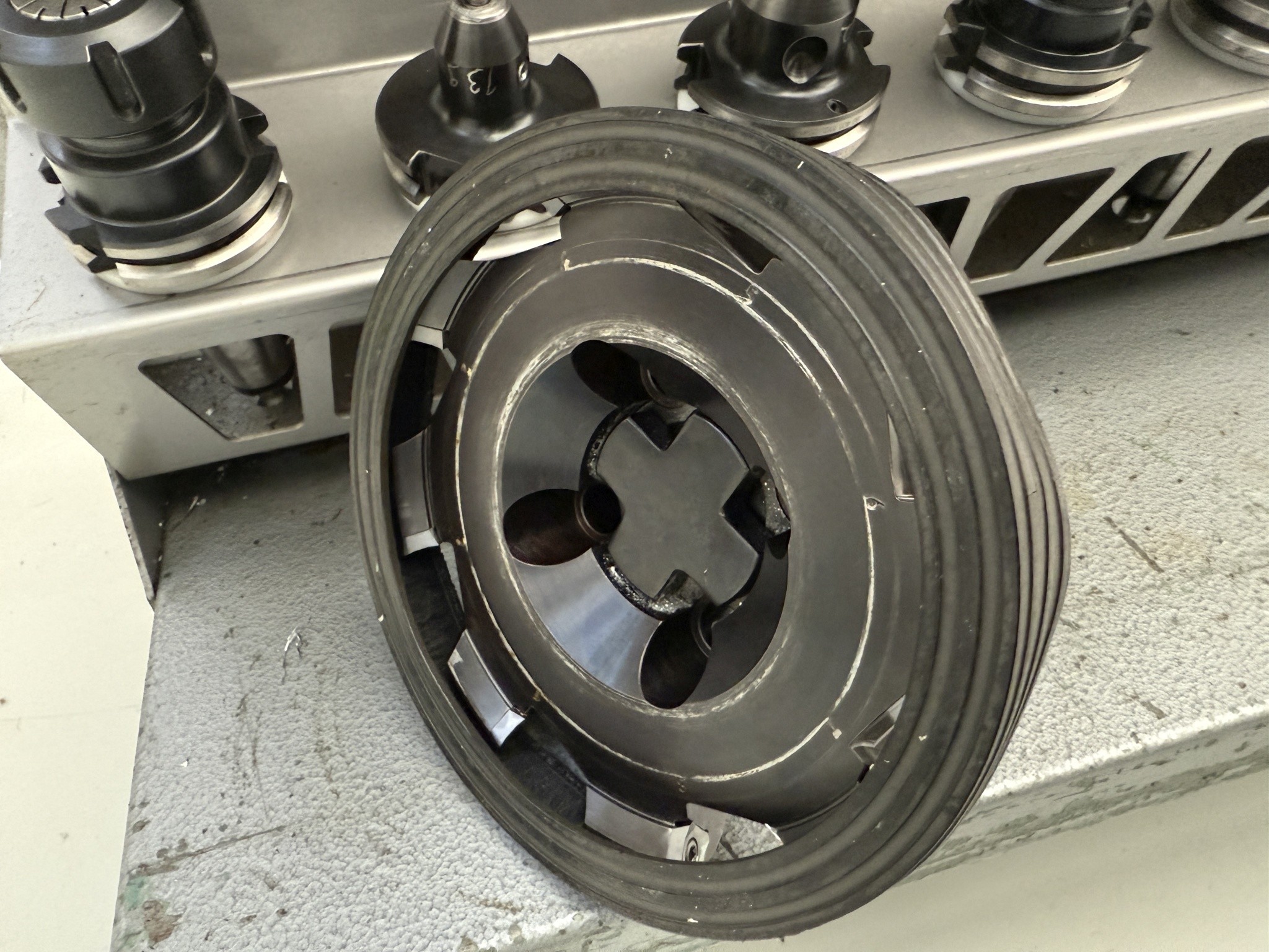 Fermeture d´un fabricant d´outils-33