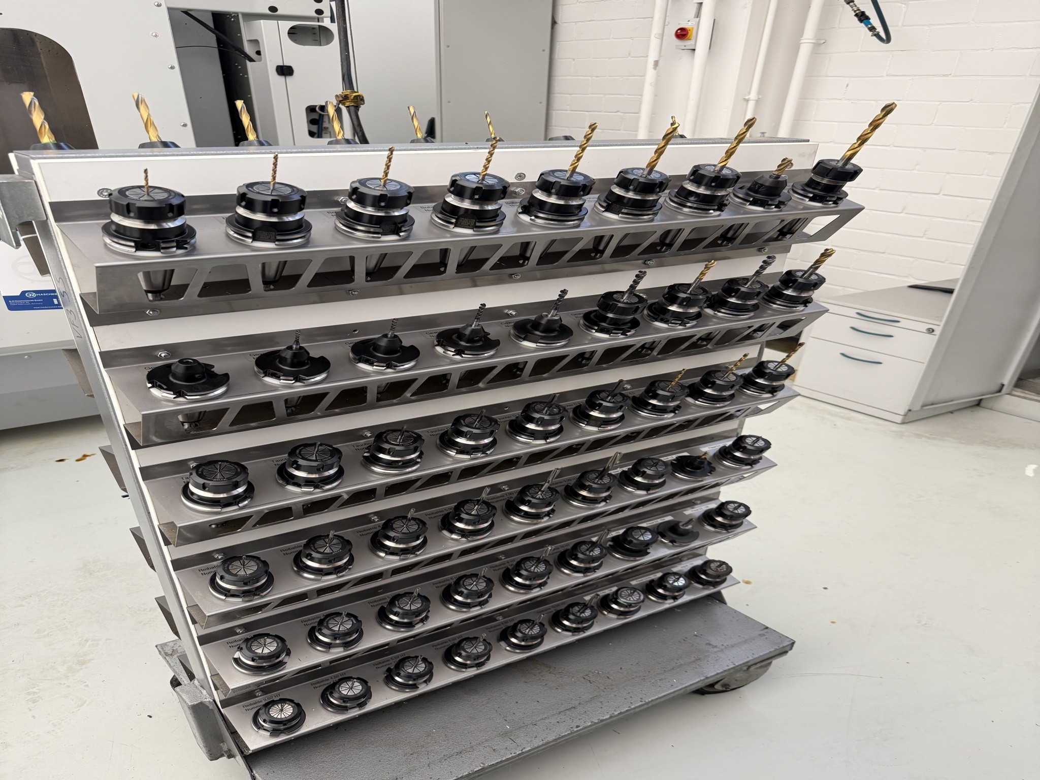 Fermeture d´un fabricant d´outils-34