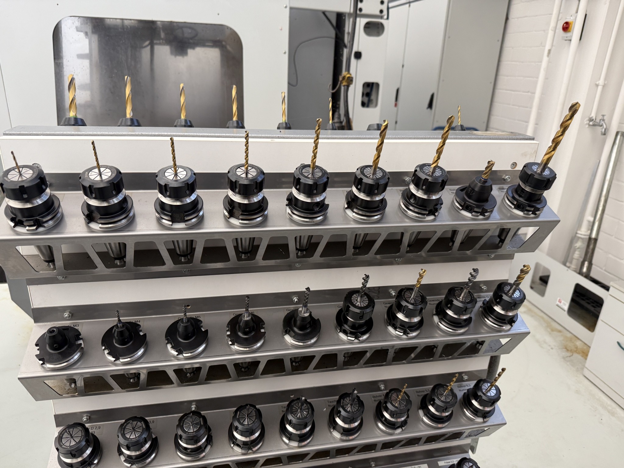 Fermeture d´un fabricant d´outils-35