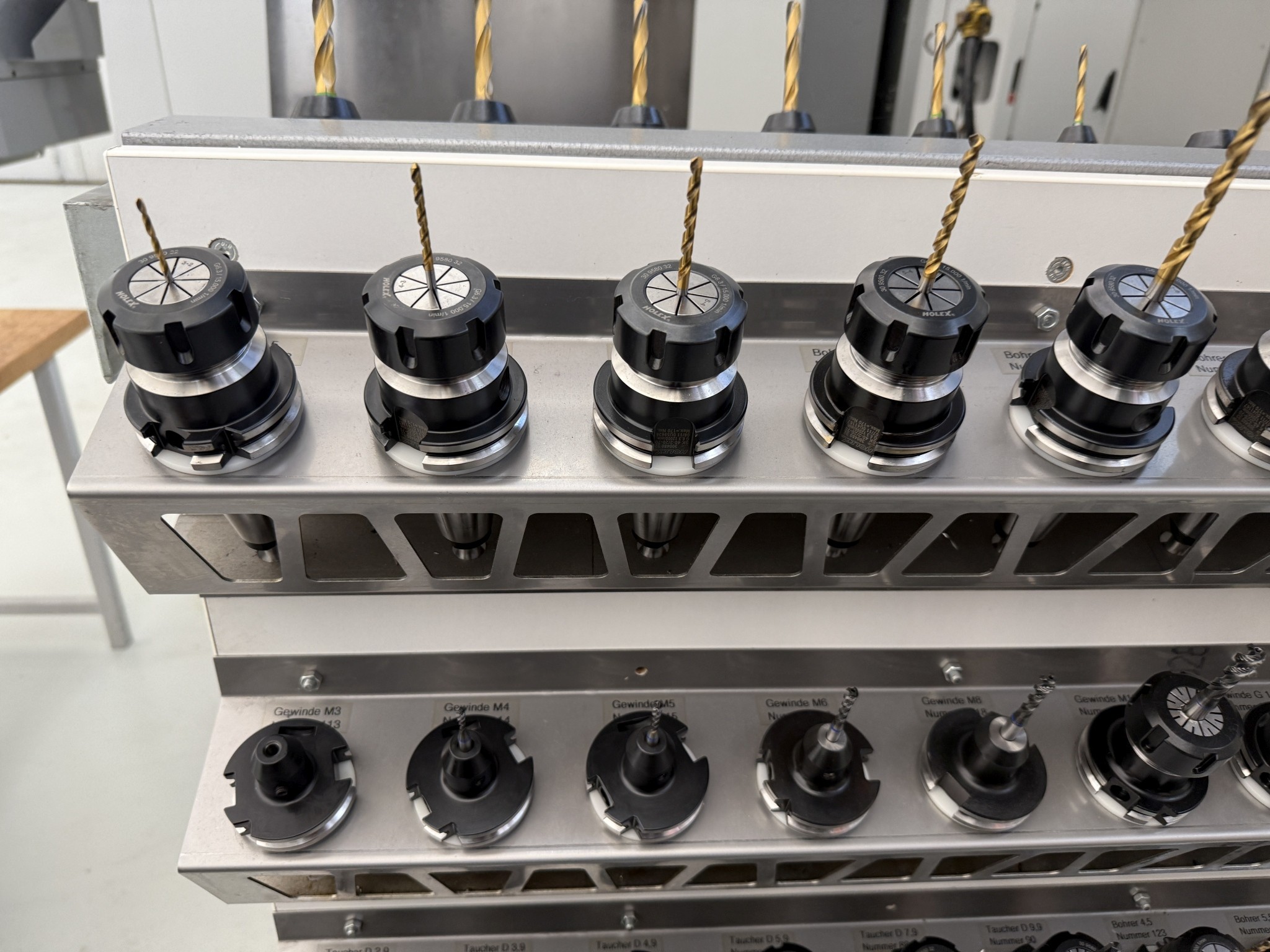 Fermeture d´un fabricant d´outils-36