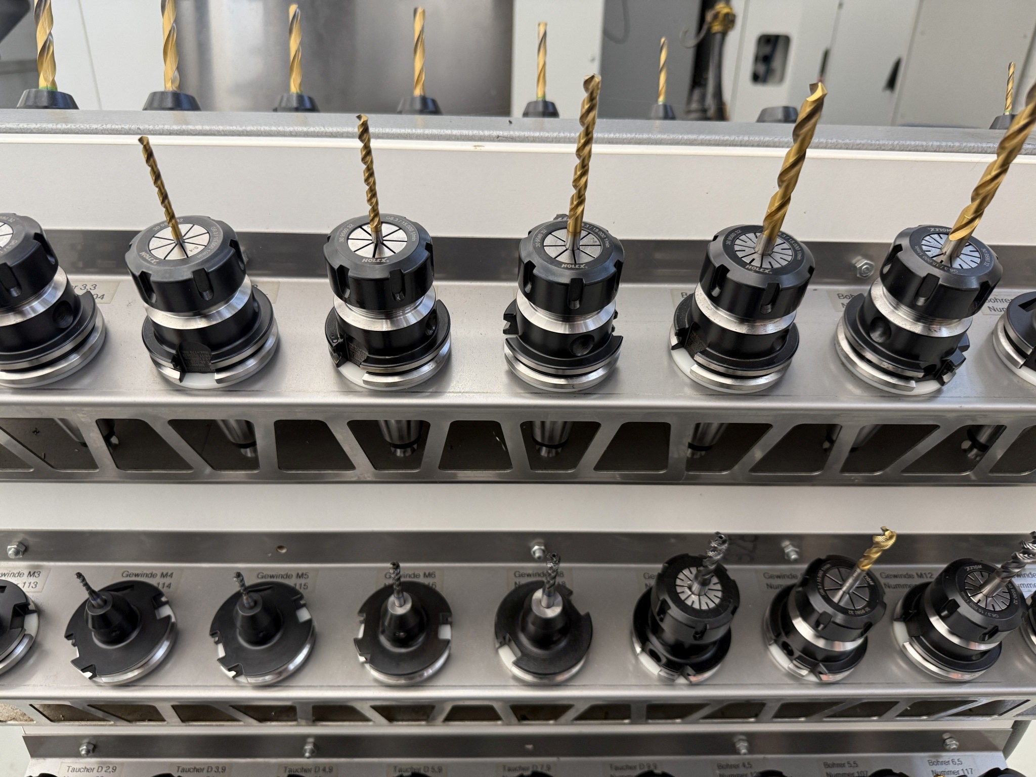 Fermeture d´un fabricant d´outils-37