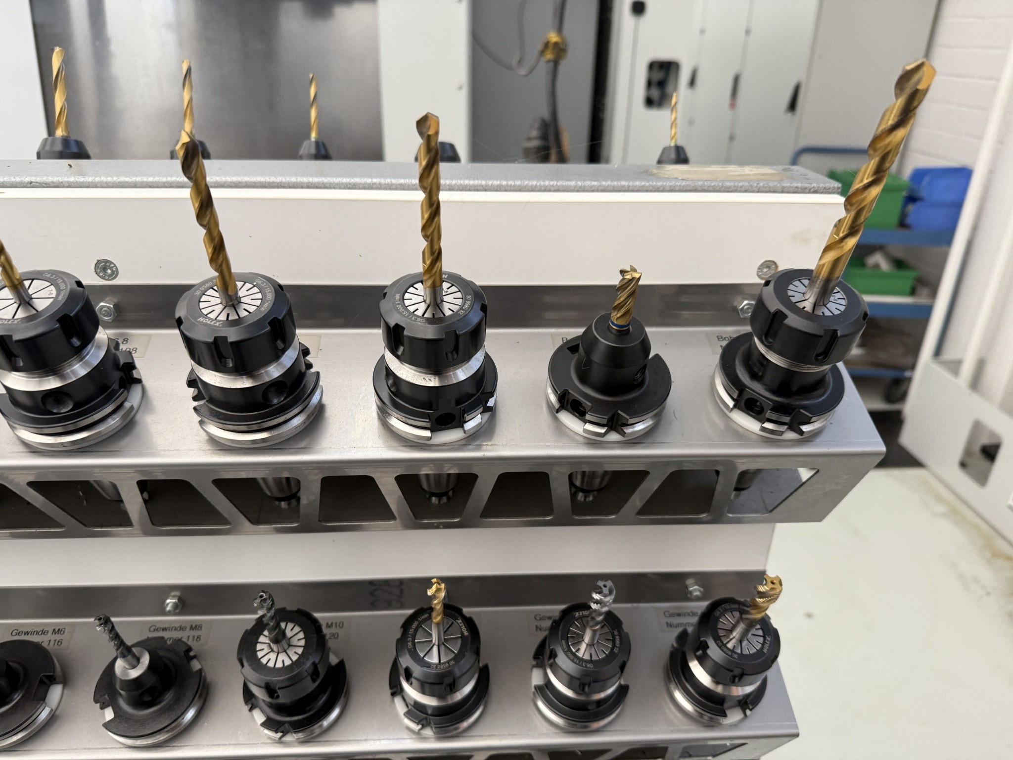 Fermeture d´un fabricant d´outils-38