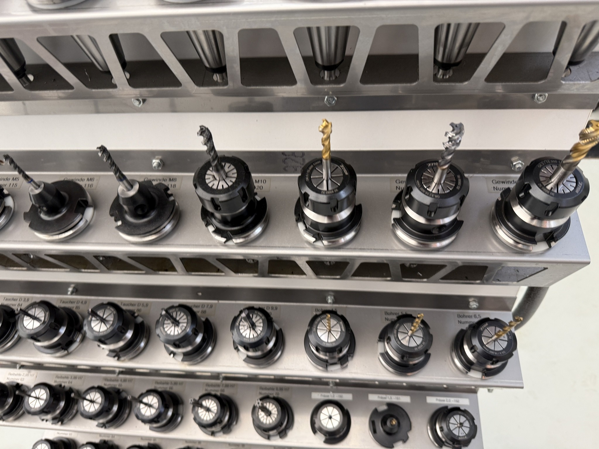 Fermeture d´un fabricant d´outils-41