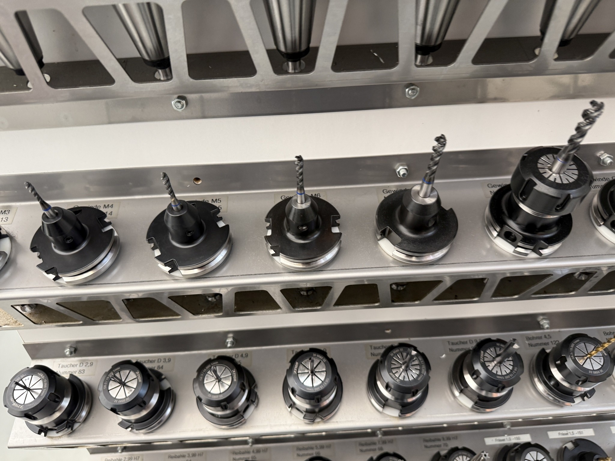 Fermeture d´un fabricant d´outils-43