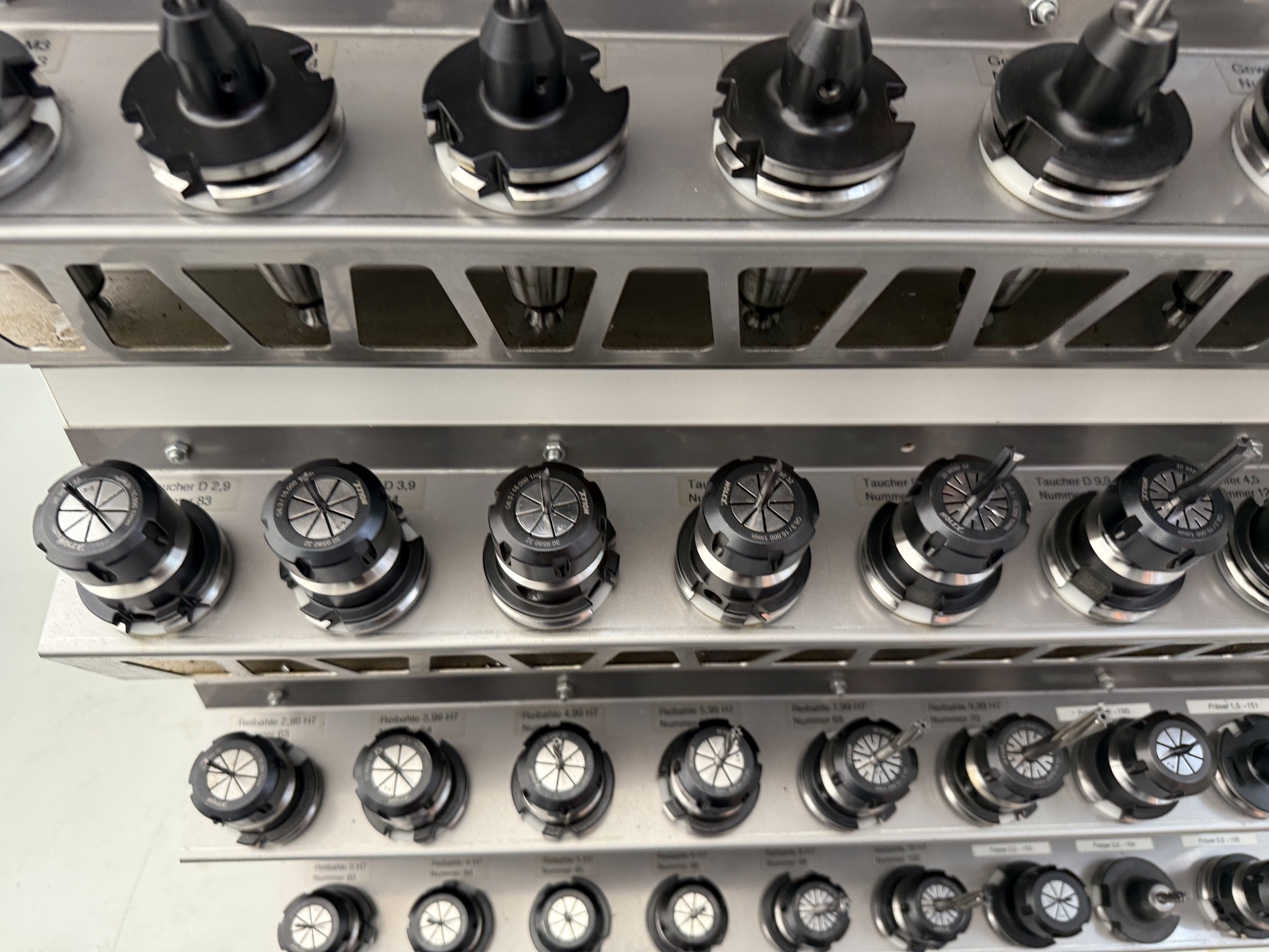 Fermeture d´un fabricant d´outils-45