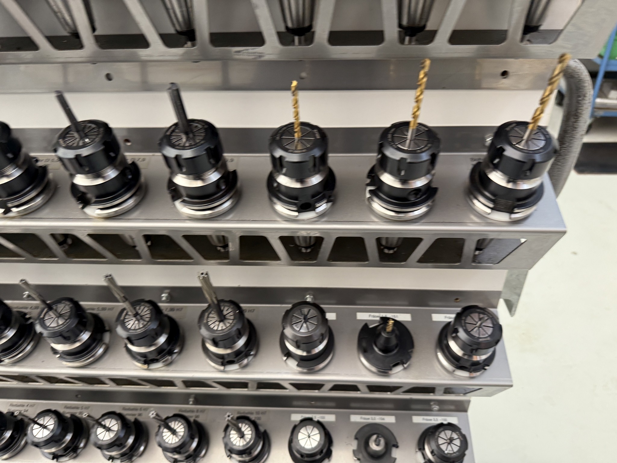 Fermeture d´un fabricant d´outils-49