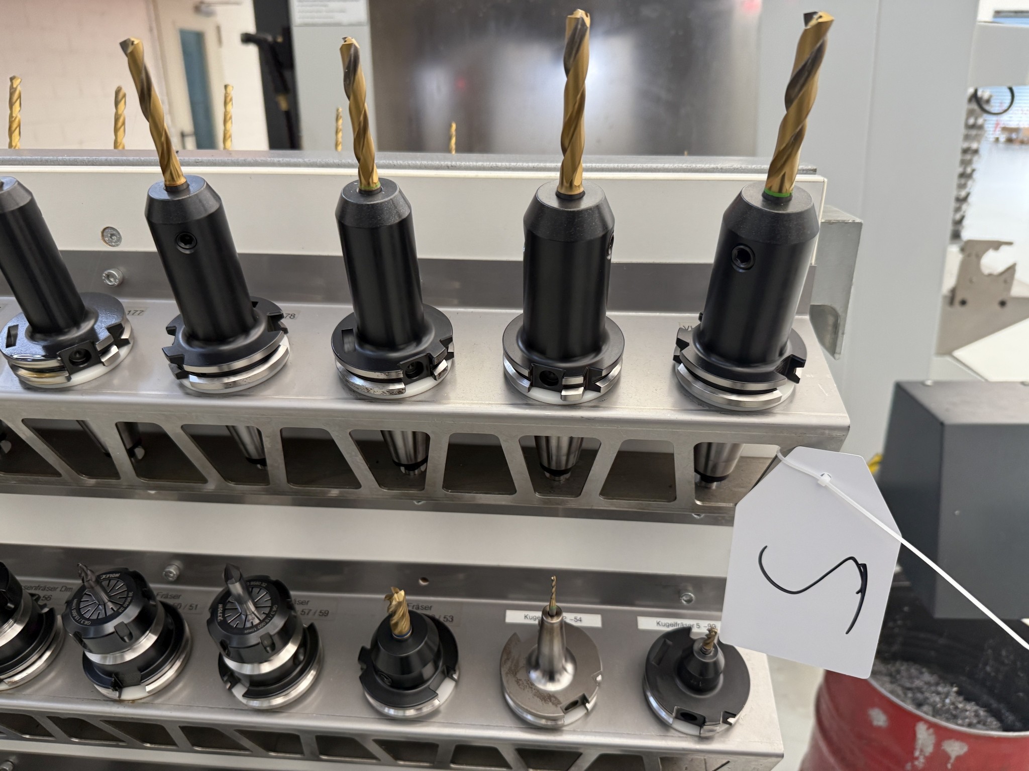 Fermeture d´un fabricant d´outils-5