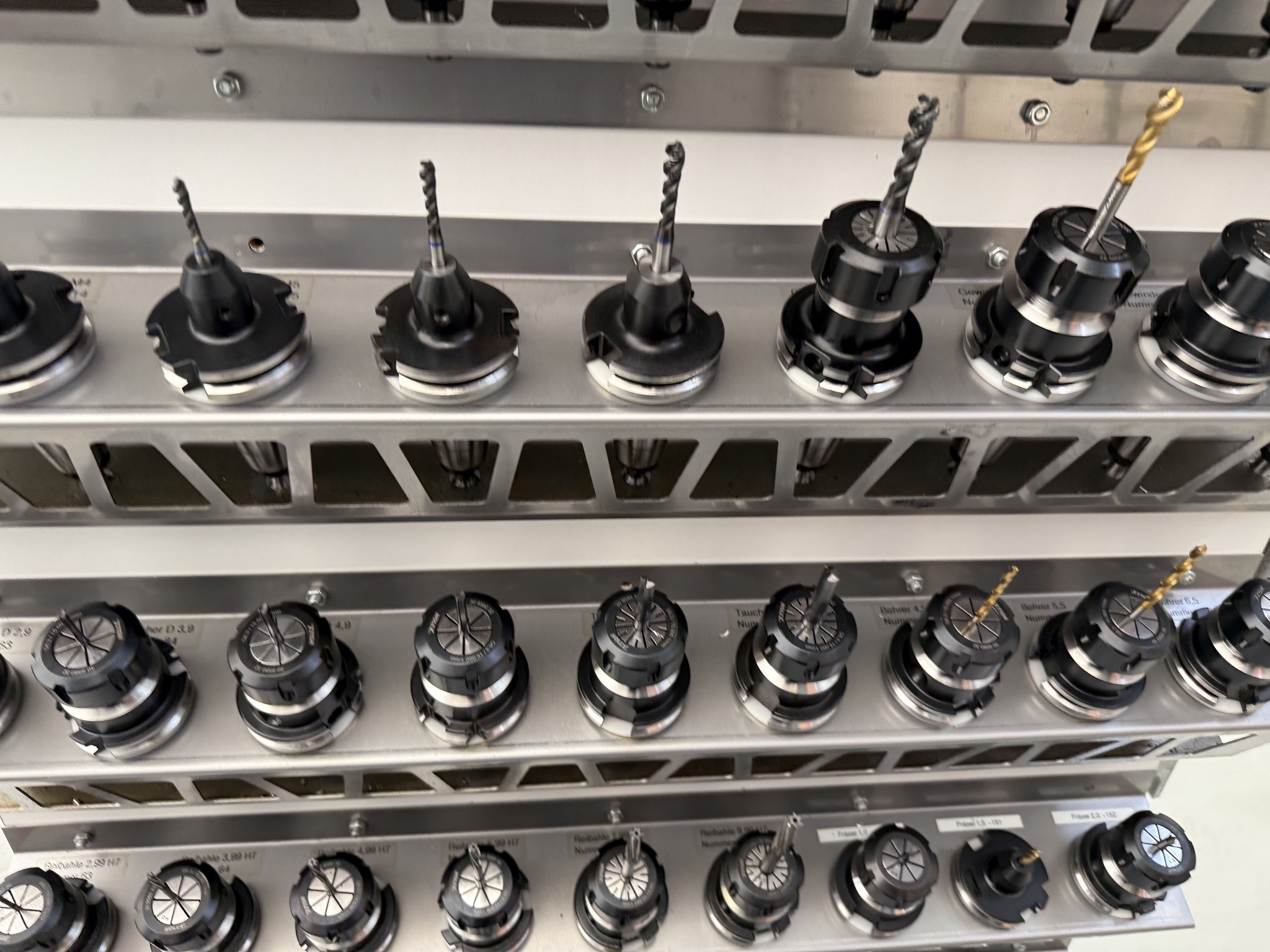 Fermeture d´un fabricant d´outils-63