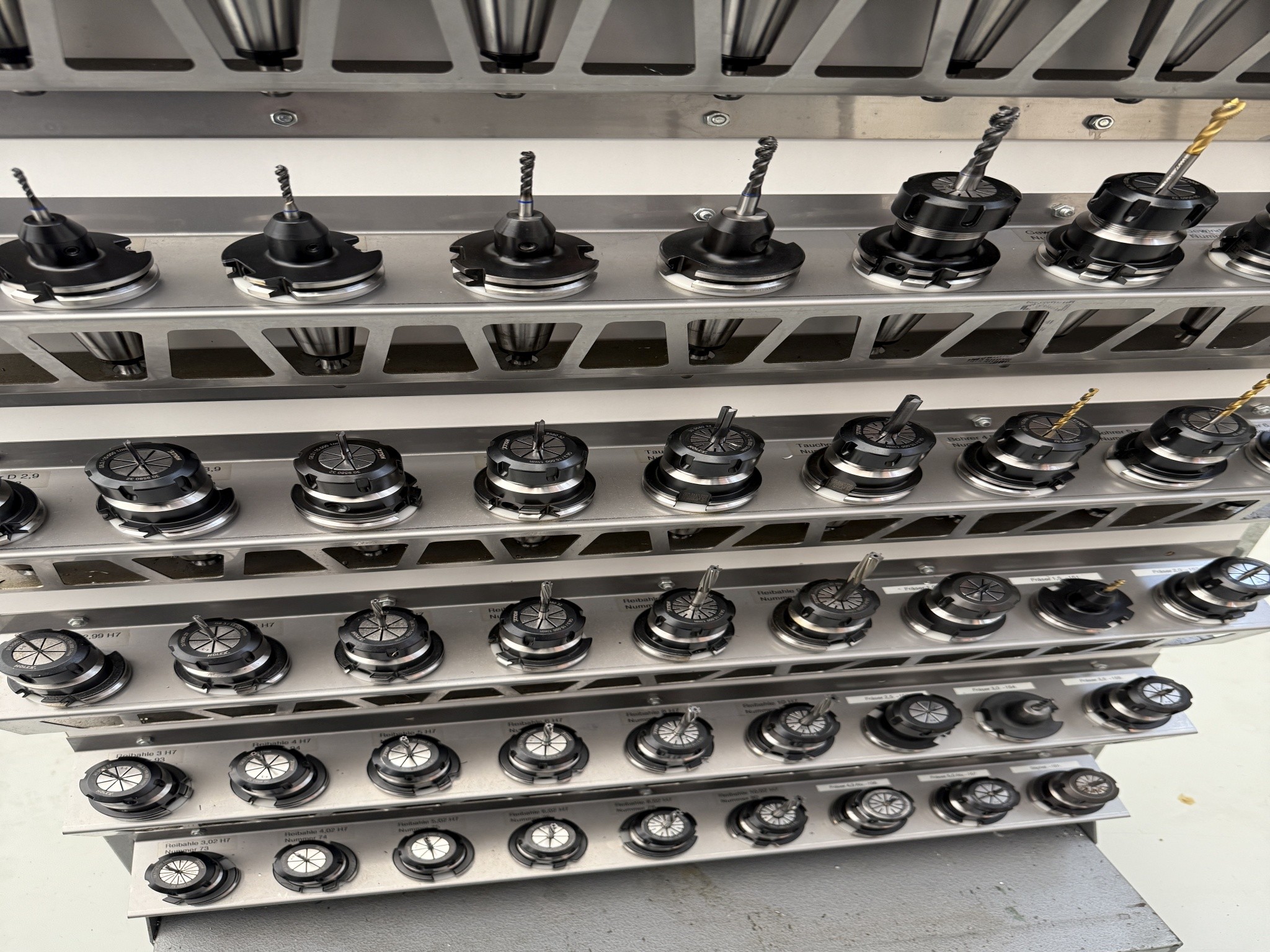 Fermeture d´un fabricant d´outils-64