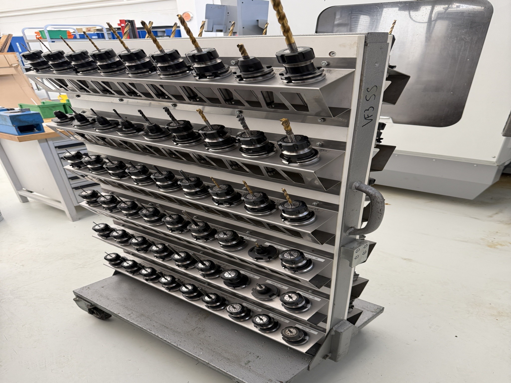 Fermeture d´un fabricant d´outils-65