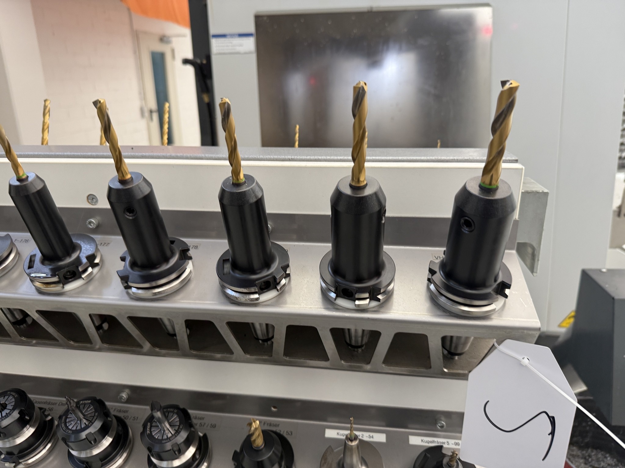 Fermeture d´un fabricant d´outils-6