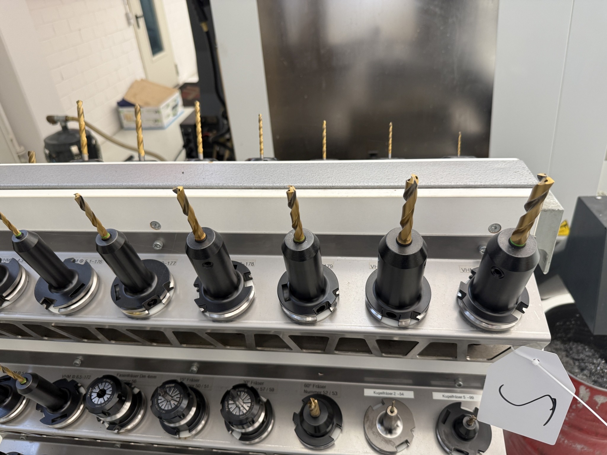 Fermeture d´un fabricant d´outils-7