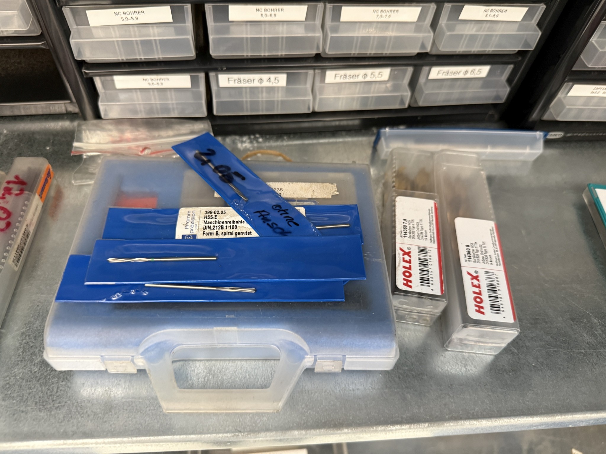 Cierre de un fabricante de herramientas-18