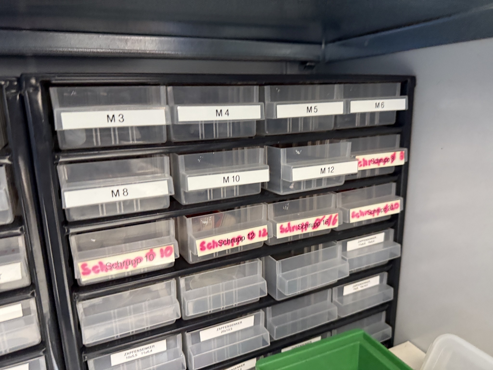 Cierre de un fabricante de herramientas-22