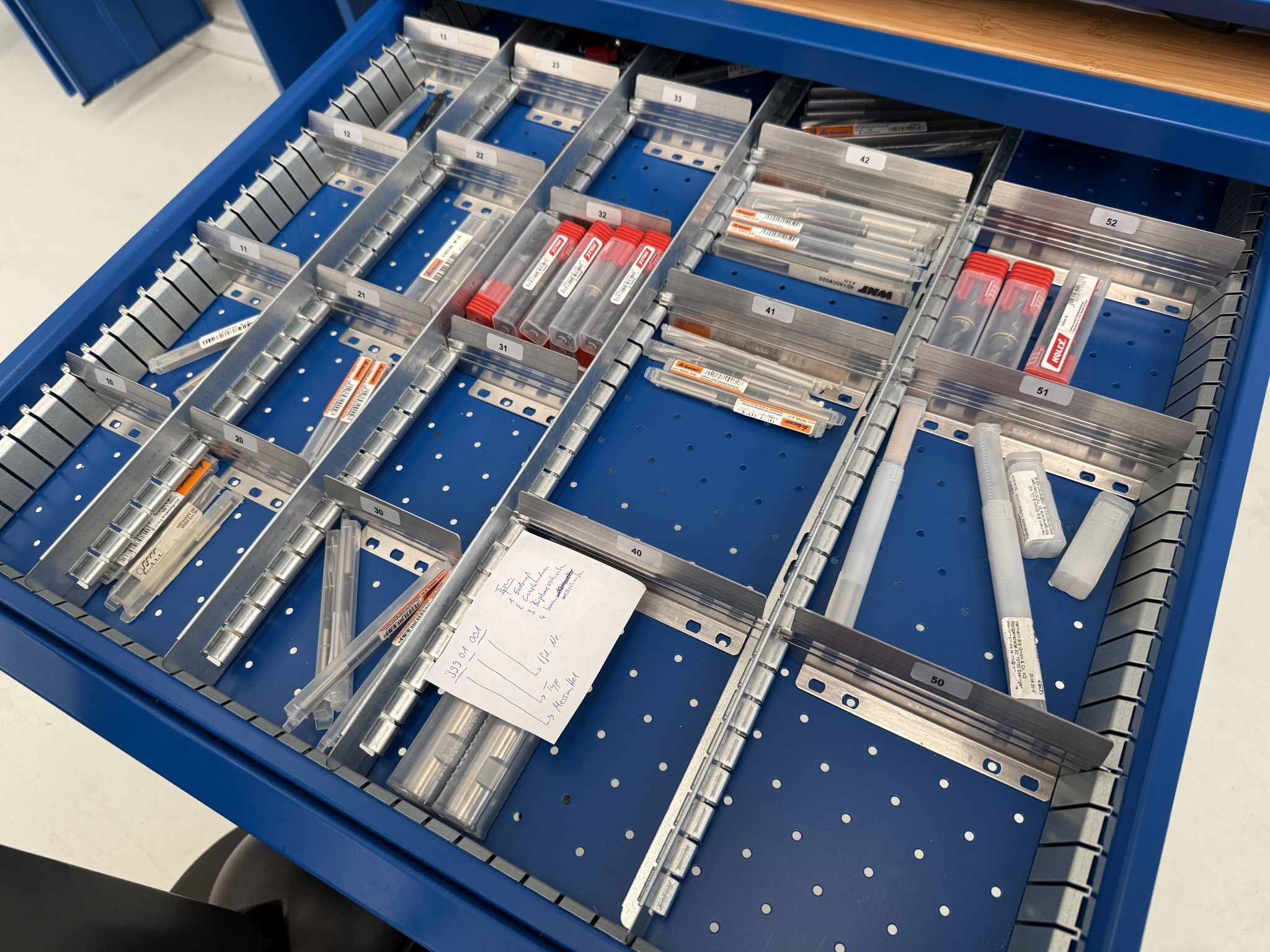 Cierre de un fabricante de herramientas-12