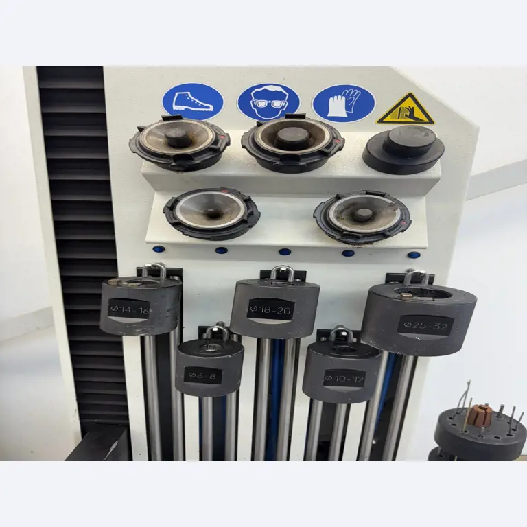 Closure of a toolmaker-10