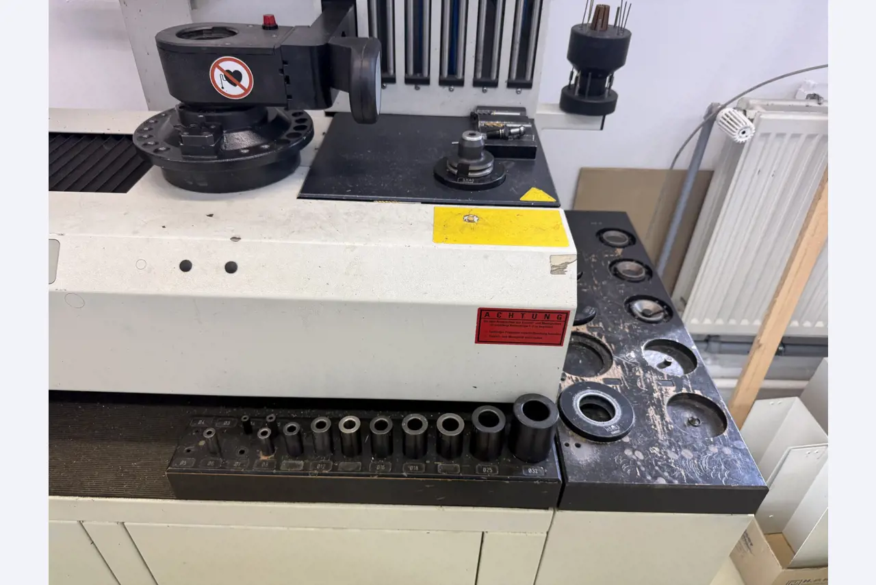 Closure of a toolmaker-11