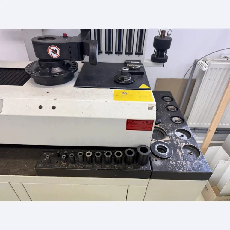 Closure of a toolmaker-11