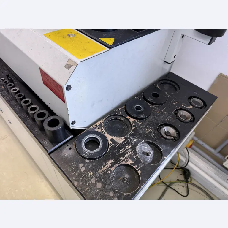 Closure of a toolmaker-13