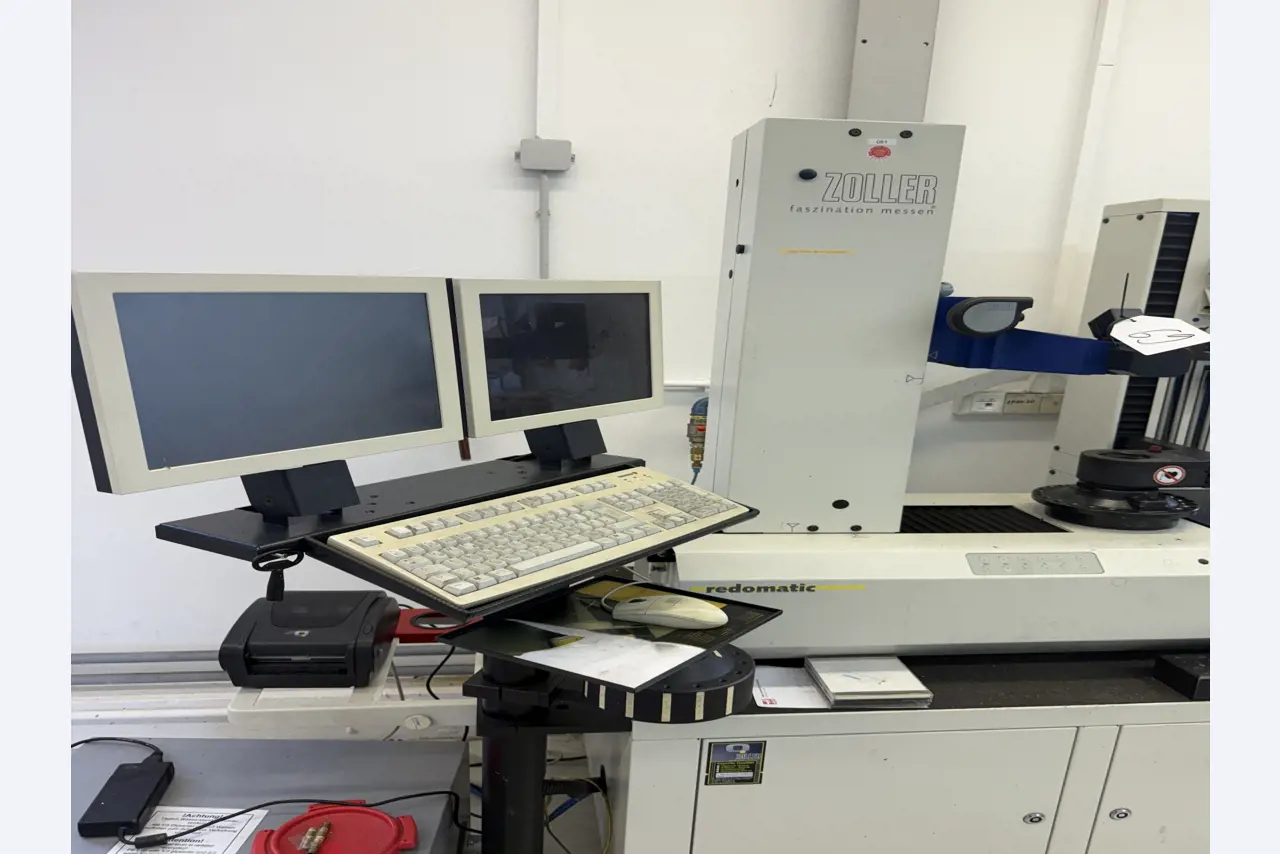 Closure of a toolmaker-17