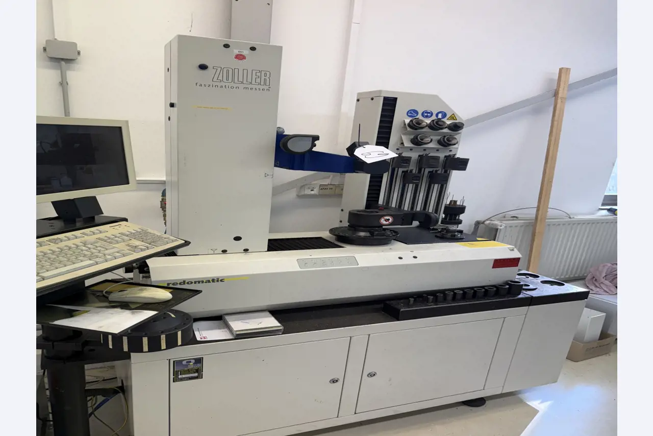 Closure of a toolmaker-18