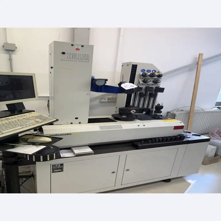 Closure of a toolmaker-18