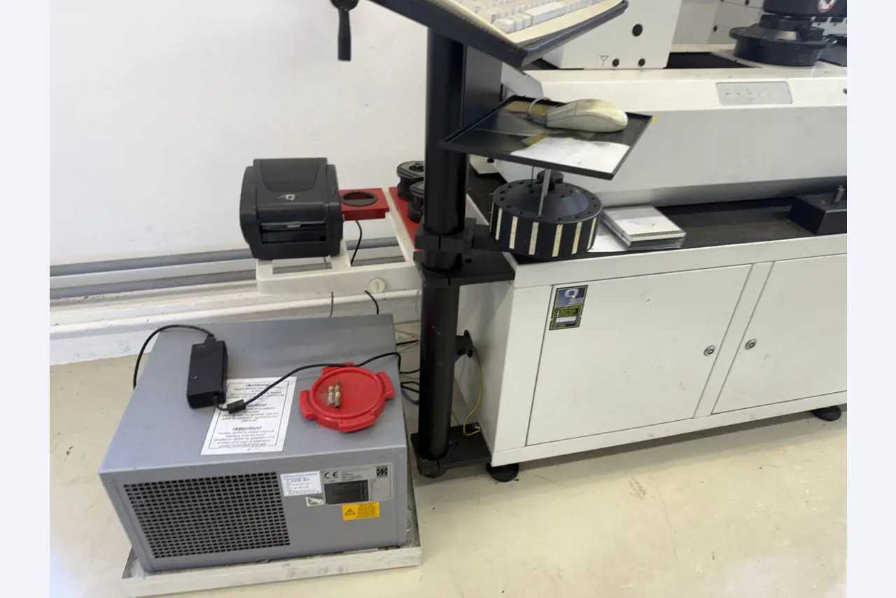 Closure of a toolmaker-19