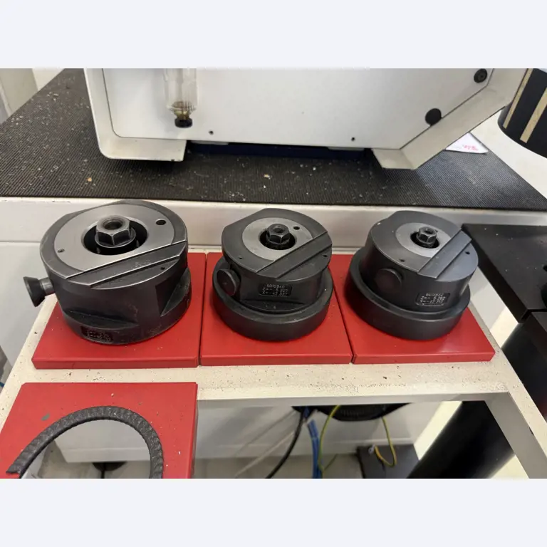 Closure of a toolmaker-20