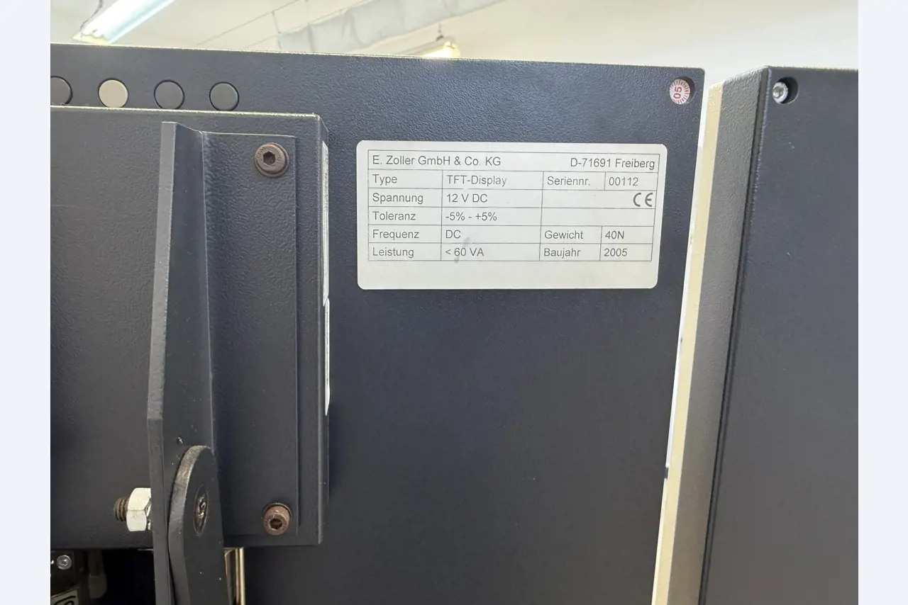 Closure of a toolmaker-23