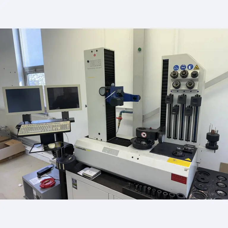 Closure of a toolmaker-2