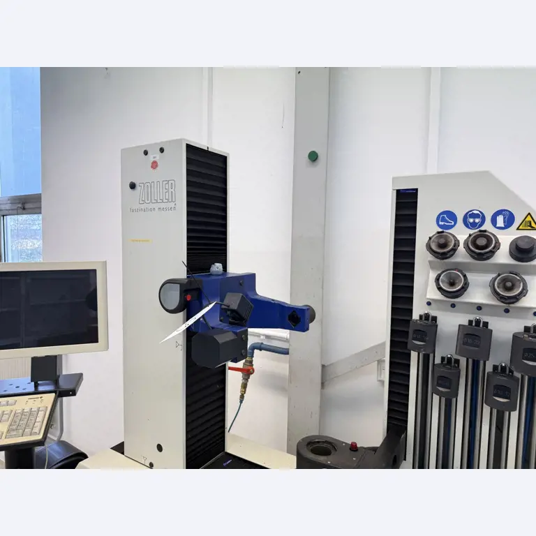 Closure of a toolmaker-3