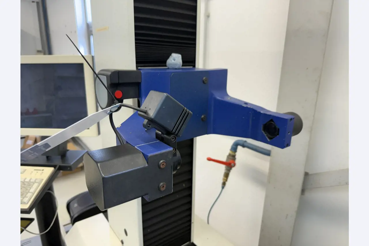 Closure of a toolmaker-4