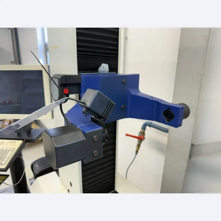 Closure of a toolmaker-4