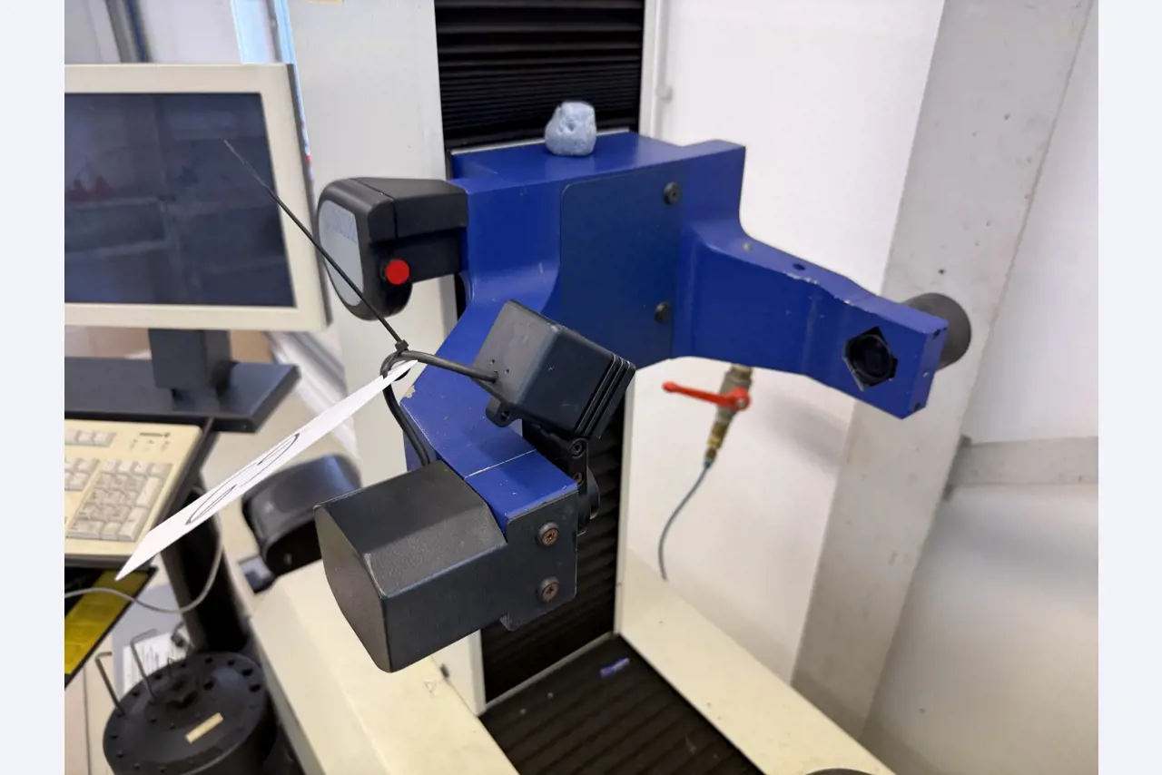 Closure of a toolmaker-5