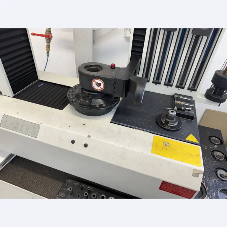 Closure of a toolmaker-6