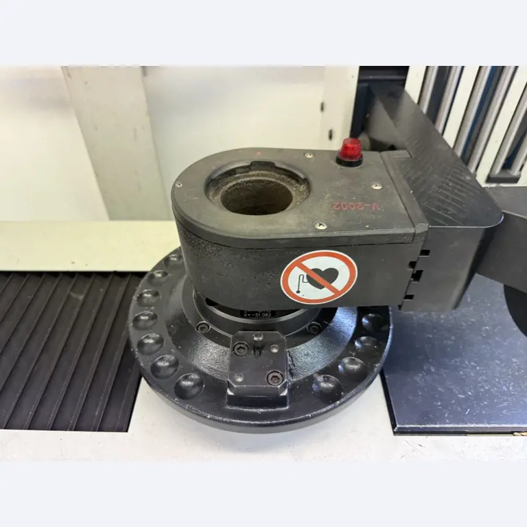 Closure of a toolmaker-8