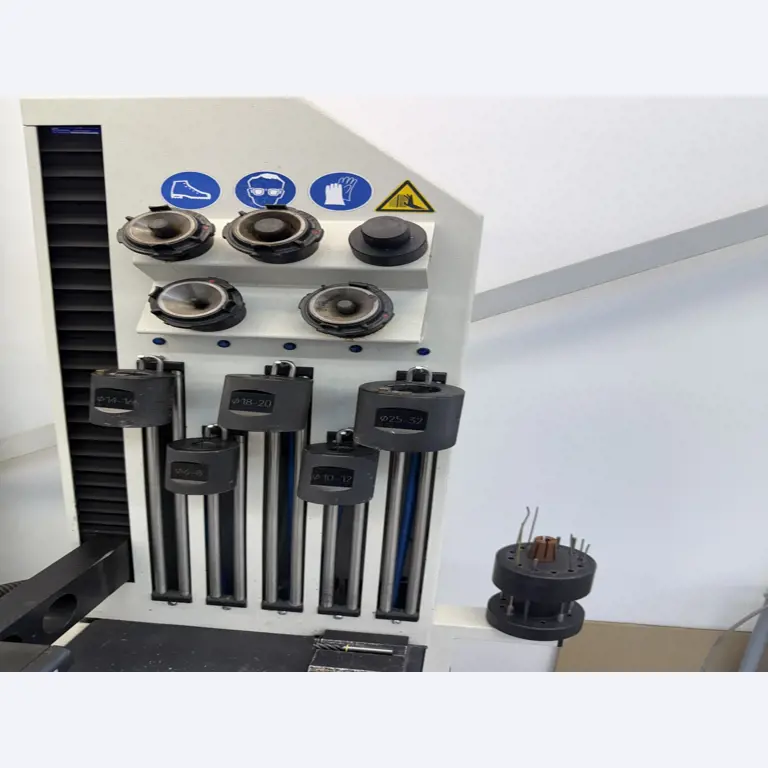 Closure of a toolmaker-9