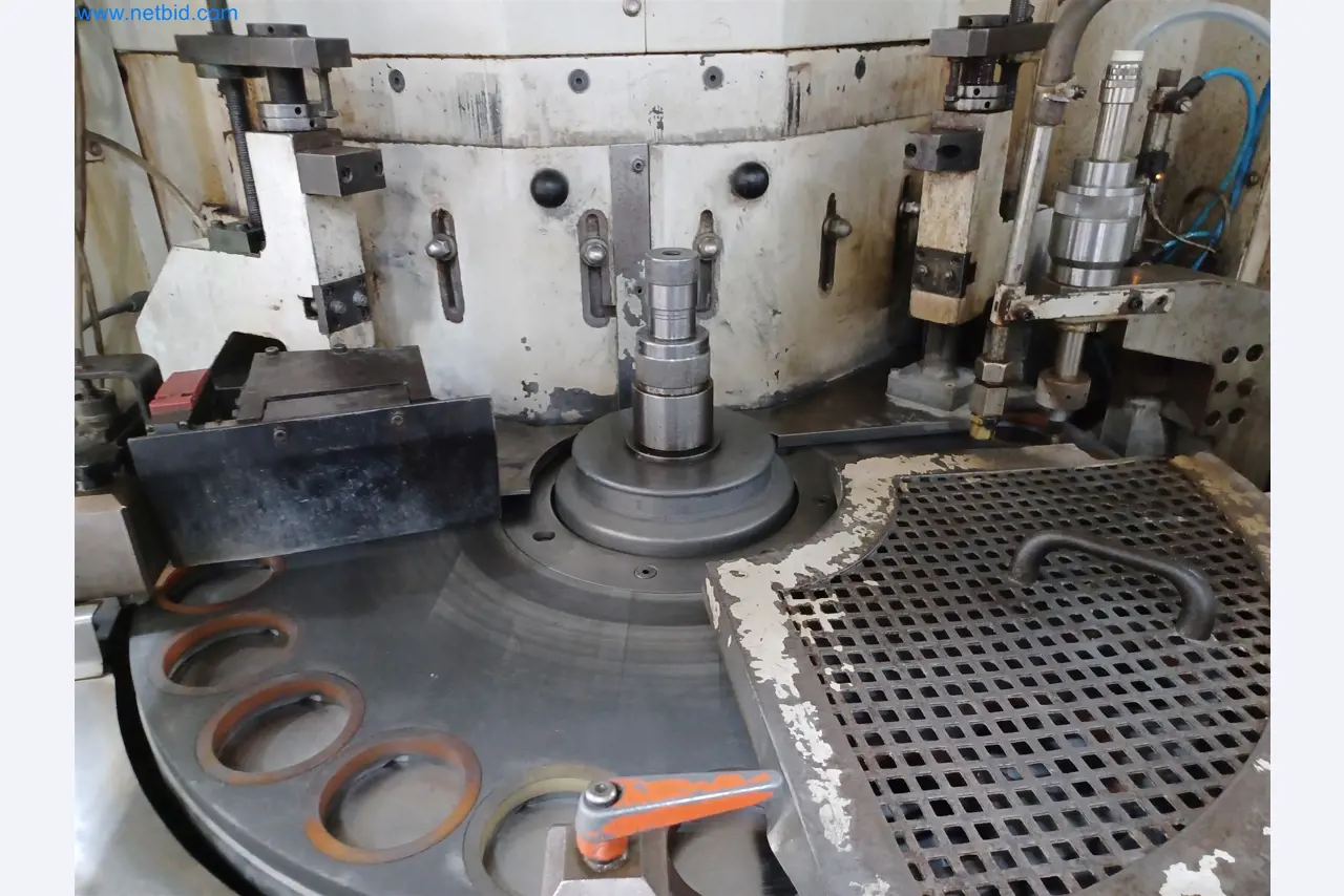 Machines for the production of stamped parts for the automotive industry, among others-7