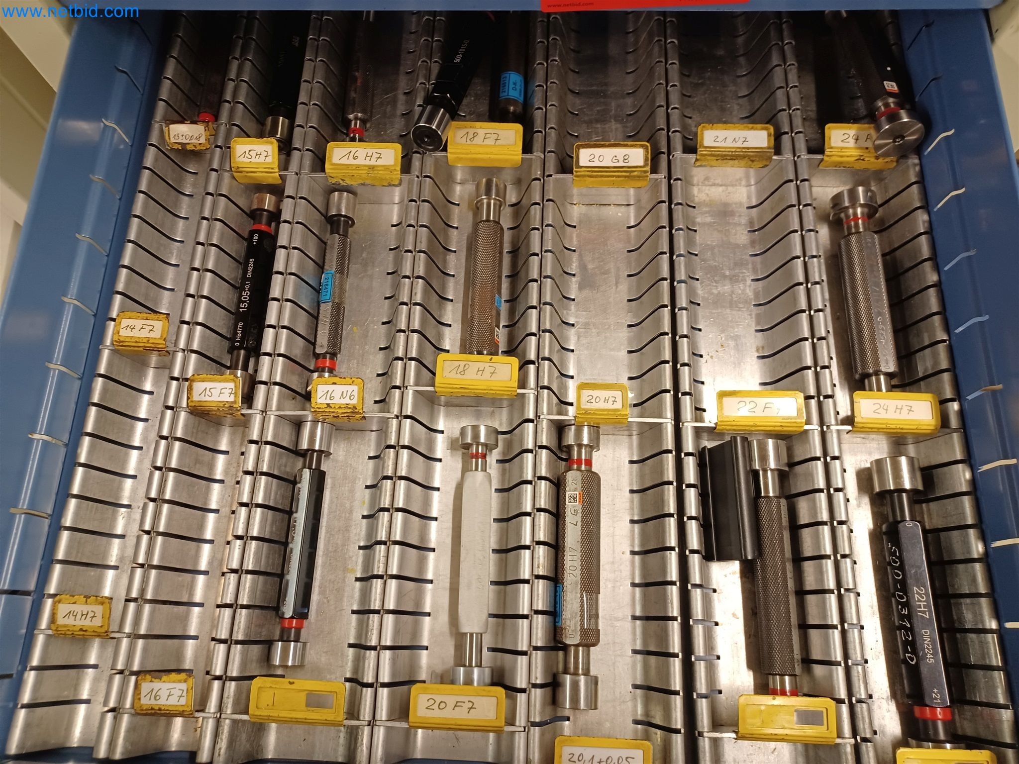 Máquinas para la producción de piezas estampadas para la industria del automóvil, entre otras-20