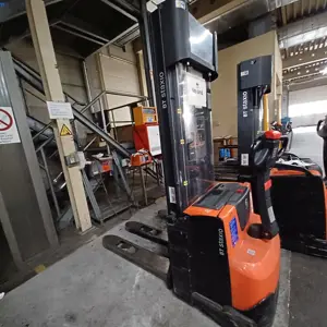 Gerbeur électrique à timon BT SWE140