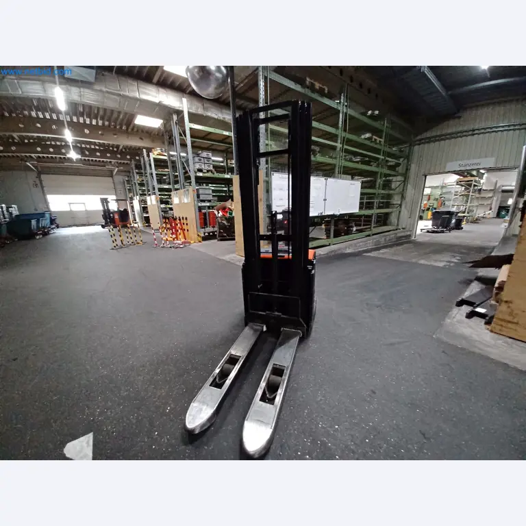 Machines for the production of stamped parts for the automotive industry, among others-4