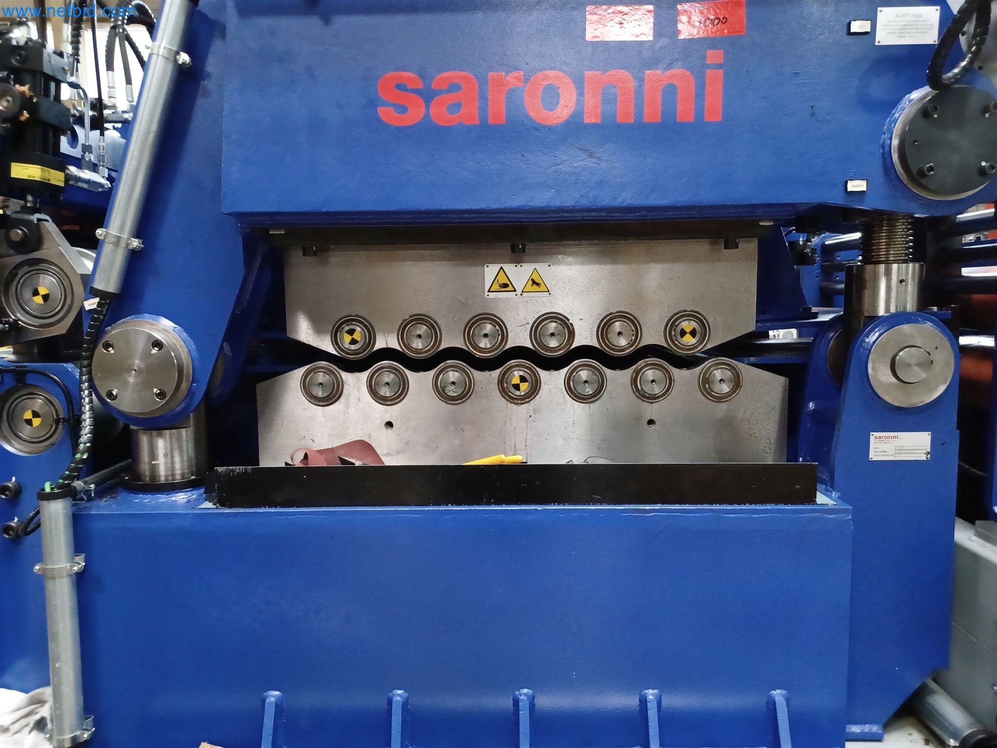 Maszyny do produkcji części tłoczonych dla przemysłu motoryzacyjnego, między innymi-13