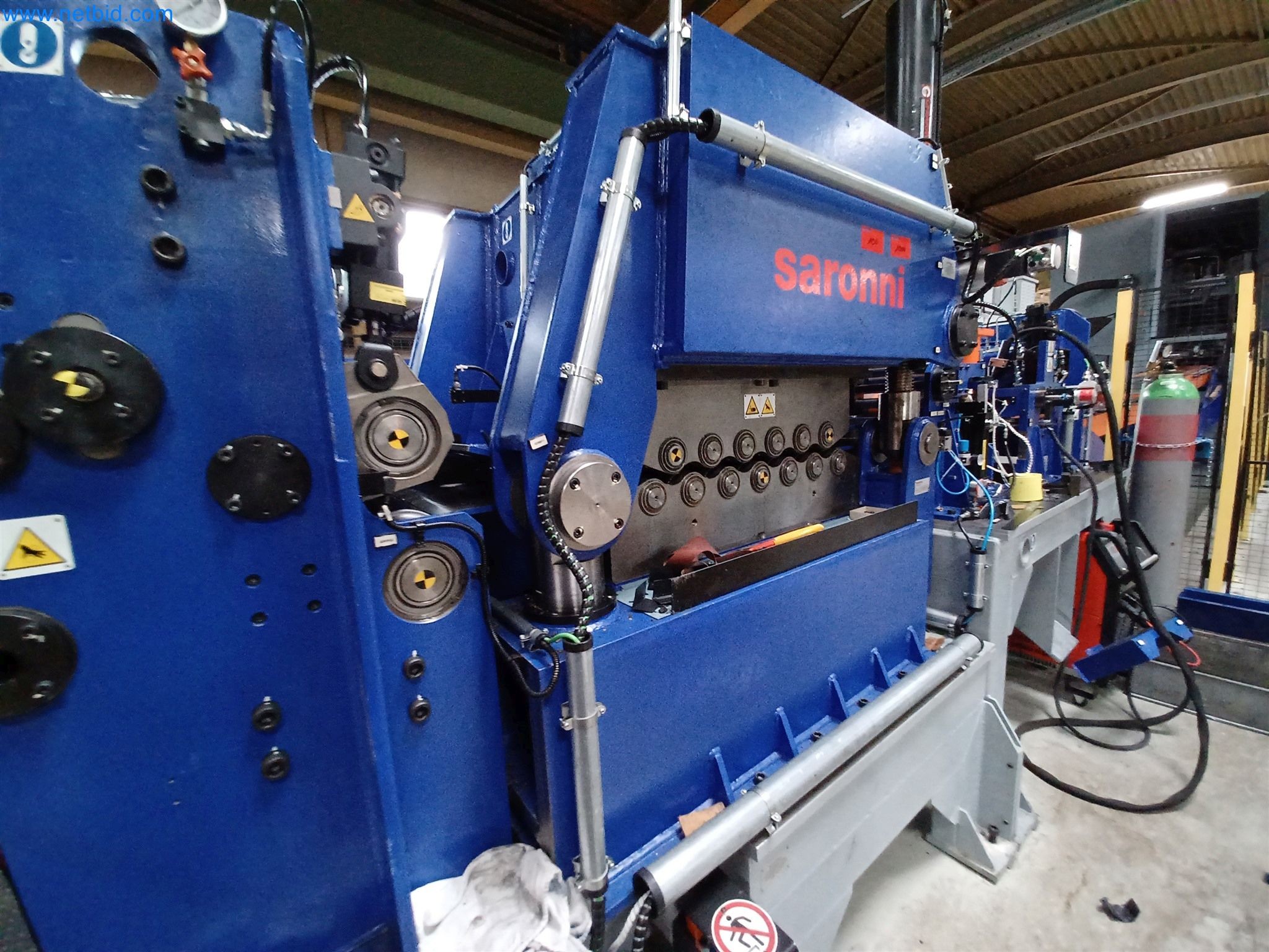 Maszyny do produkcji części tłoczonych dla przemysłu motoryzacyjnego, między innymi-15