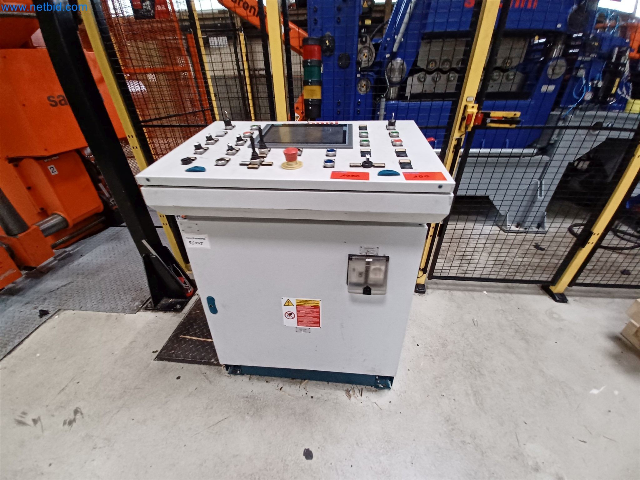 Maszyny do produkcji części tłoczonych dla przemysłu motoryzacyjnego, między innymi-18