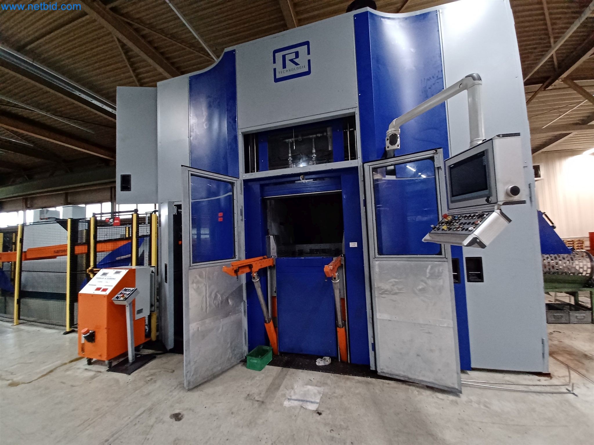 Máquinas para la producción de piezas estampadas para la industria del automóvil, entre otras-2