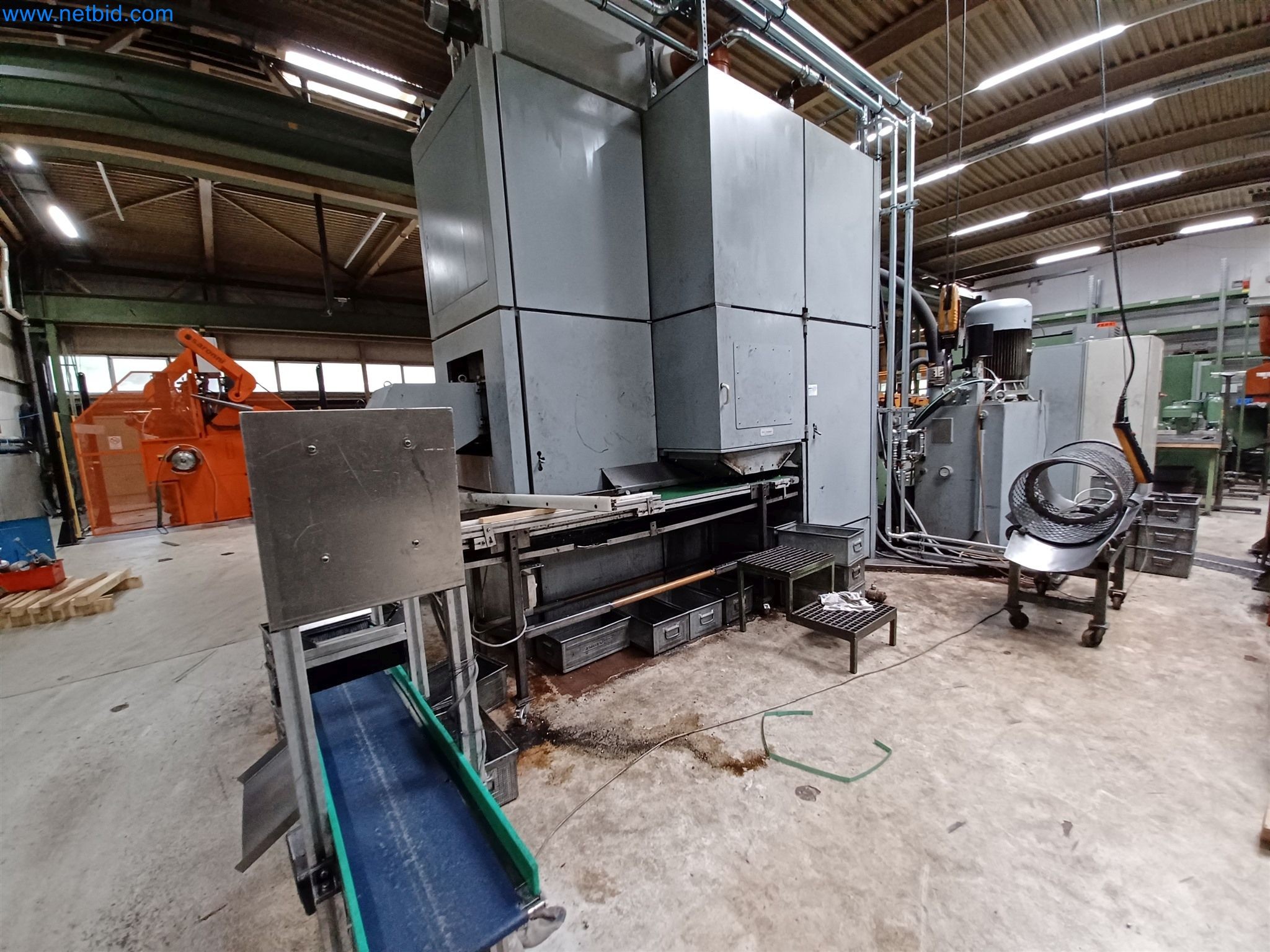 Machines pour la fabrication de pièces découpées, entre autres pour le secteur de l'automobile-12